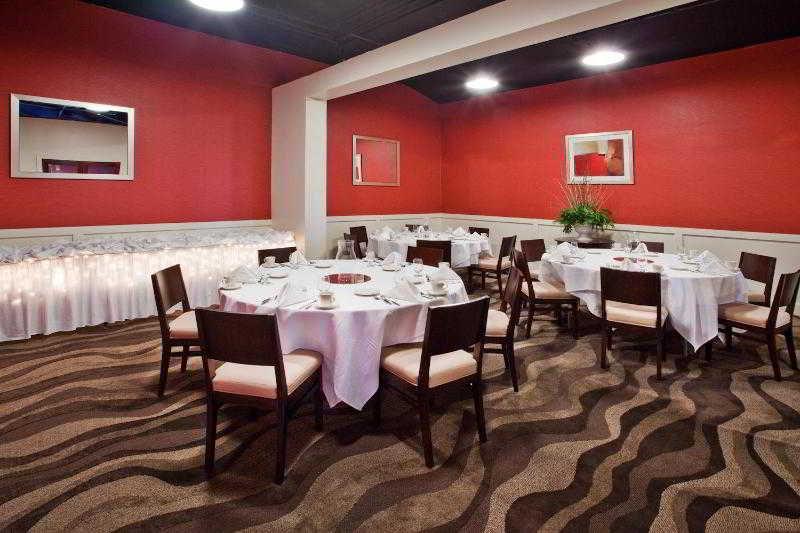 Sheraton Grand Rapids Airport Hotel Restaurante foto